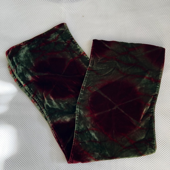 Genevieve Dion Scarf Velour Green & Red Iridescent Rectangle 8" x 68" Canada - Picture 2 of 6